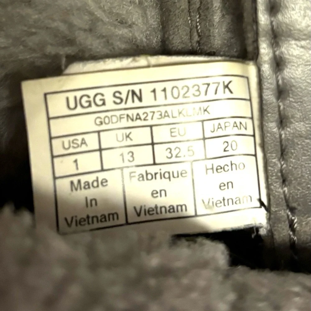 UGG Butte II Grey Gray Leather Short Snow Boots Size 1 Unisex Boys Girls‎